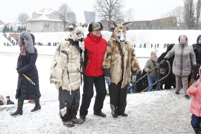 Klaipėdiečiai nenusižengė tradicijoms: per Užgavėnes išdykavo ir sudegino Morę