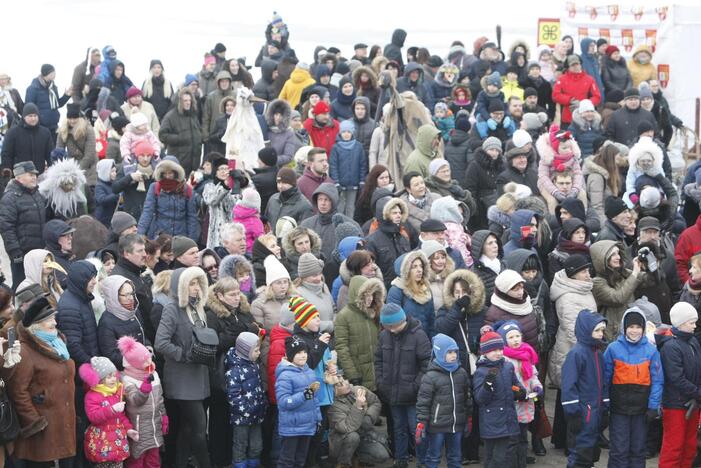 Klaipėdiečiai nenusižengė tradicijoms: per Užgavėnes išdykavo ir sudegino Morę