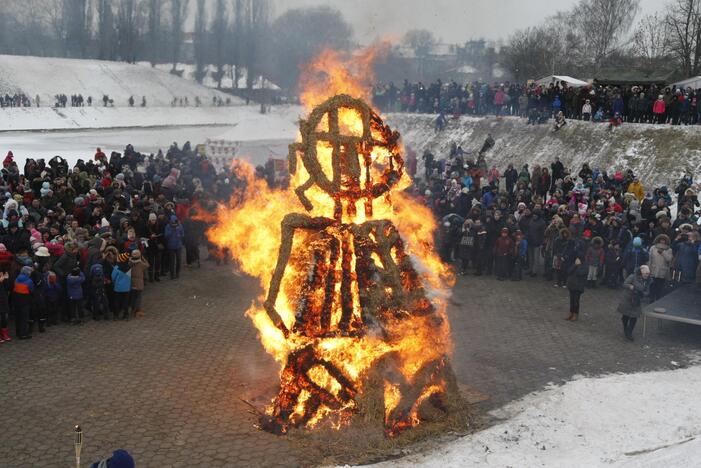 Klaipėdiečiai nenusižengė tradicijoms: per Užgavėnes išdykavo ir sudegino Morę