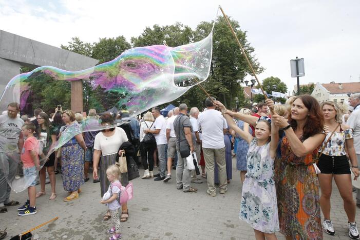 Linksmybės patiems mažiausiems Jūros šventės dalyviams 