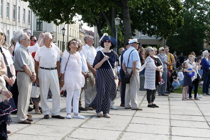  „Meridianas“ išskleidė bures