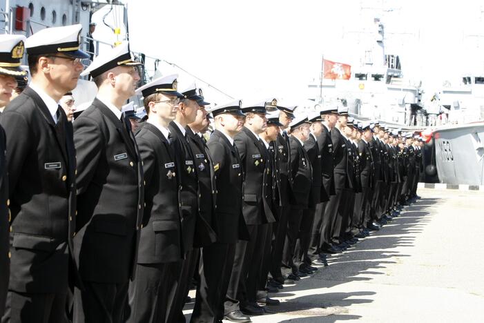 Karinių jūrų pajėgų vadų pasikeitimo ceremonija.