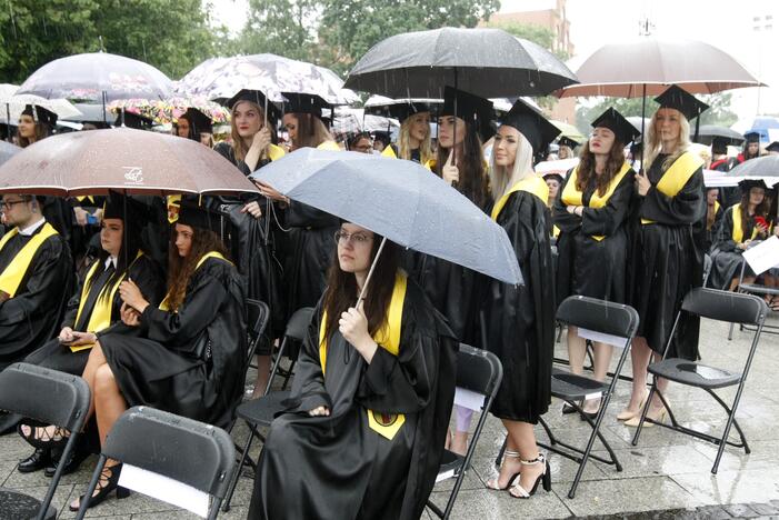 Diplomų įteikimas Klaipėdos universitete