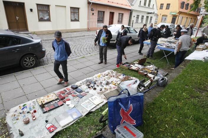 Senamiestyje ir vėl šurmuliavo blusų turgus