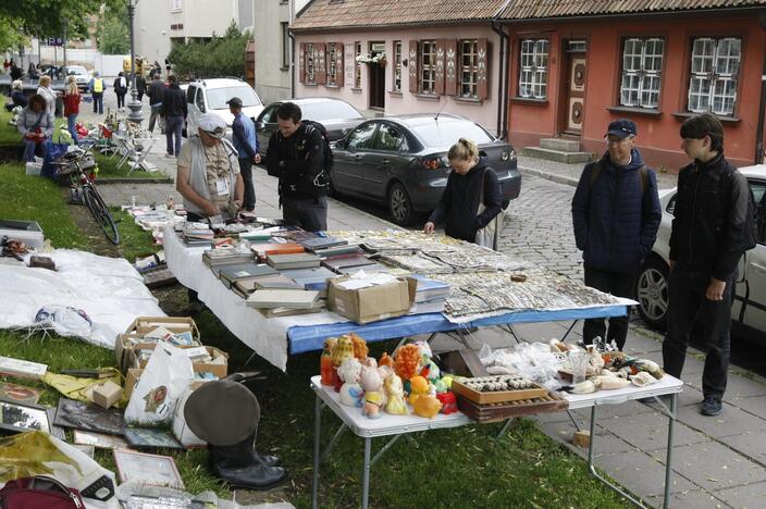 Senamiestyje ir vėl šurmuliavo blusų turgus