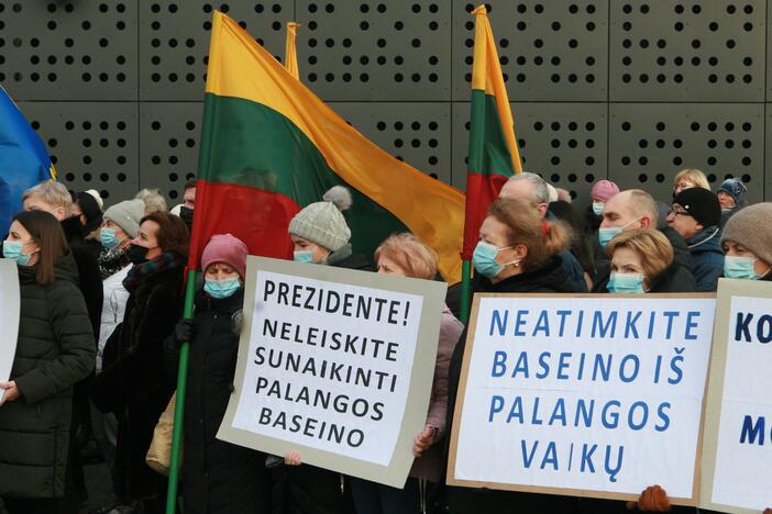 Palangoje – protestas prieš „Pušyno“ ir baseino privatizavimą: žmonės piktinosi A. Bilotaite