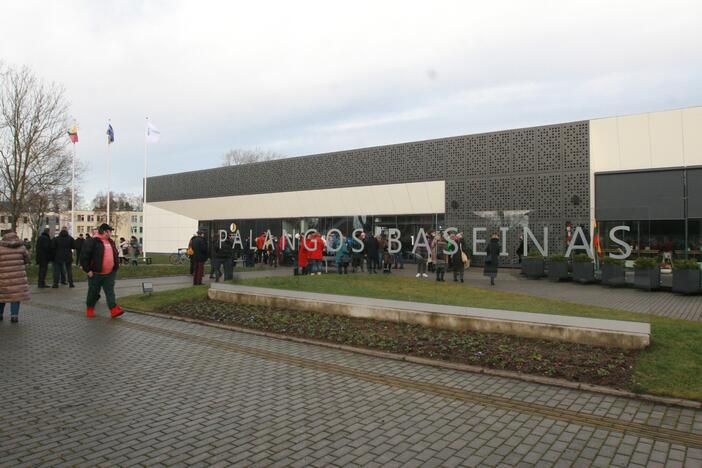 Palangoje – protestas prieš „Pušyno“ ir baseino privatizavimą: žmonės piktinosi A. Bilotaite