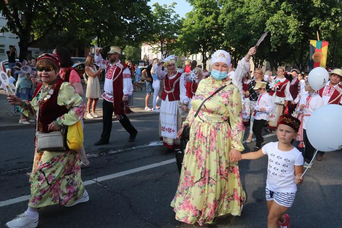 Jūros šventės eisena abejingų nepaliko