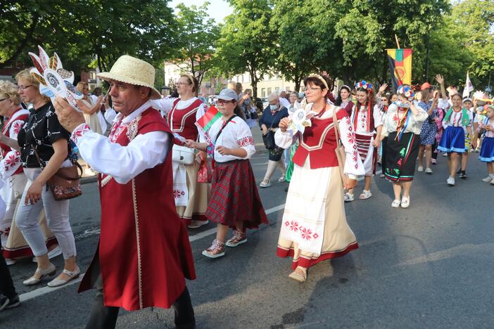 Jūros šventės eisena abejingų nepaliko