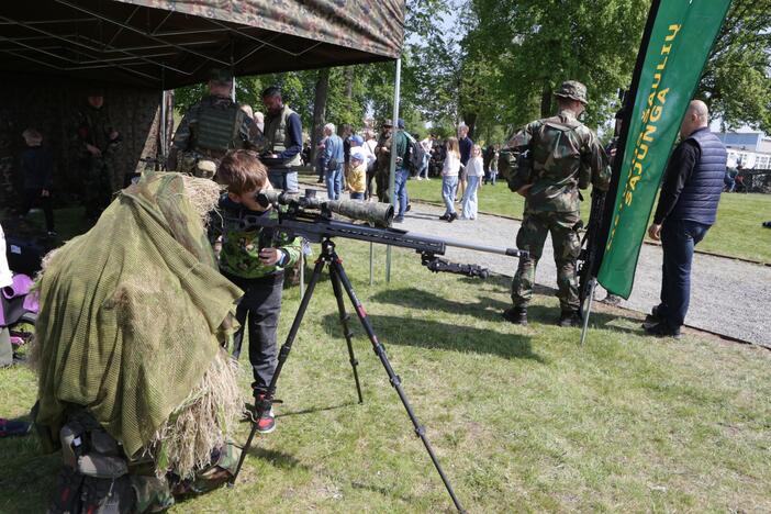 Kariuomenės ir visuomenės vienybės diena