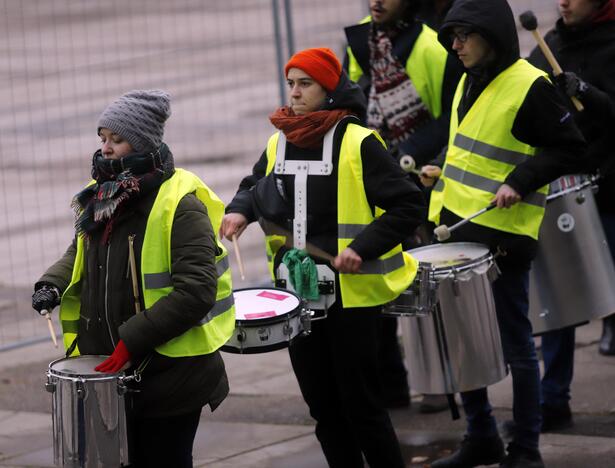 S. Dariaus ir S. Girėno stadioną stačiusių turkų protesto akcija