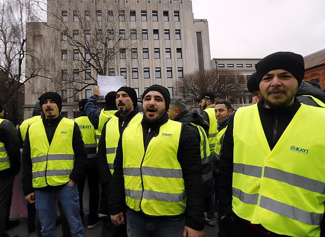 S. Dariaus ir S. Girėno stadioną stačiusių turkų protesto akcija