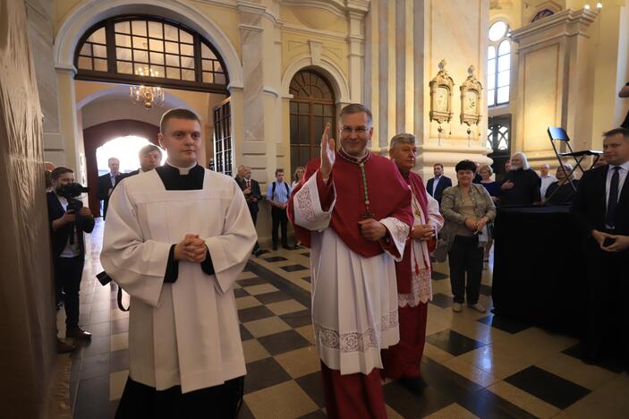 Arkivyskupas K. Kėvalas įžengė į Kauno arkikatedrą