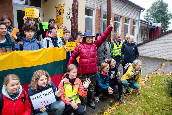 Mokytojų protesto eisena pėsčiomis iš Klaipėdos į Vilnių