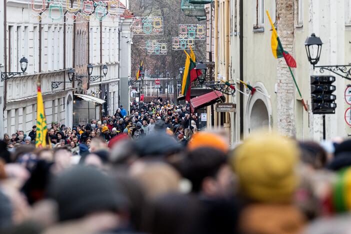 Vasario 16-oji prie Lietuvos nepriklausomybės signatarų namų