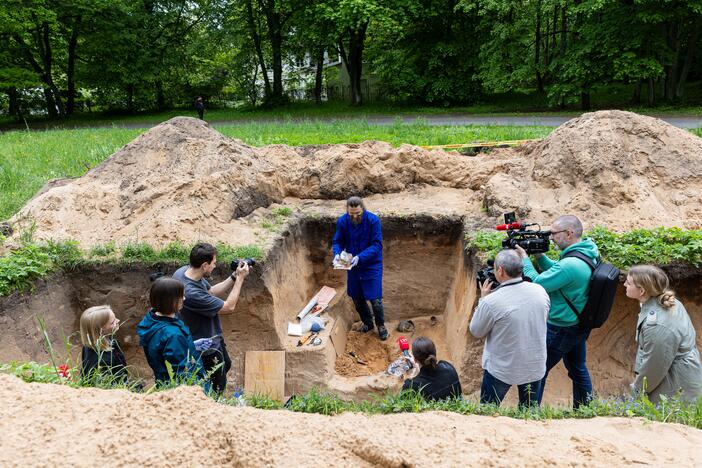 Verkių dvarvietėje pristatomas archeologinis atradimas