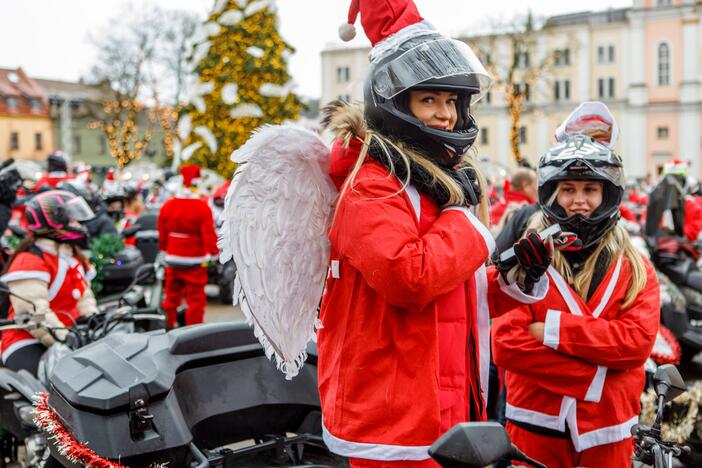 Po Kauną pabiro ratuoti Kalėdų Seneliai