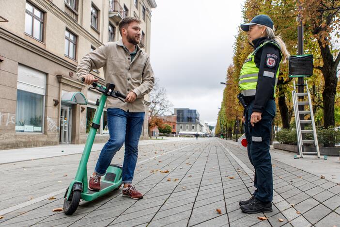 Laisvės alėjoje policija surengė reidą paspirtukininkams