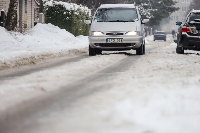 Eismo sąlygas Kaune sunkina plikledis 