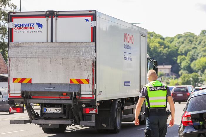 Sunkvežimio ir BMW avarija Birštono g.