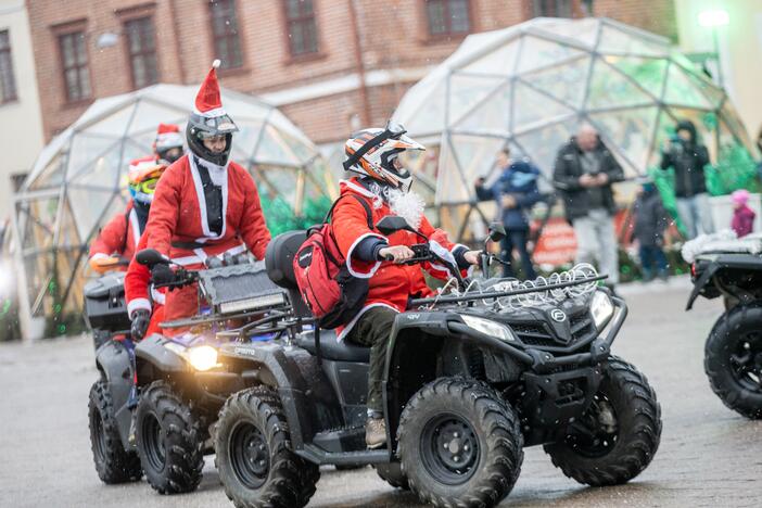 Ratuoti Kalėdų Seneliai aplankė Kauną