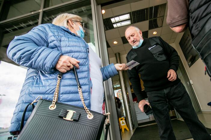 Kauno prekybos centruose tikrinami galimybių pasai