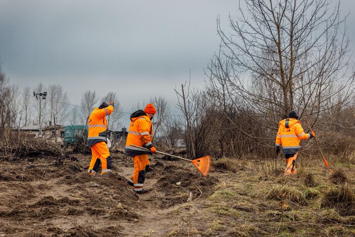 Lėktuvo avarijos vietoje pirmadienį tęsiami darbai