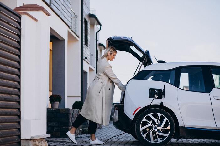 LEA: šiemet hibridinių automobilių įregistruota daugiau nei benzininių