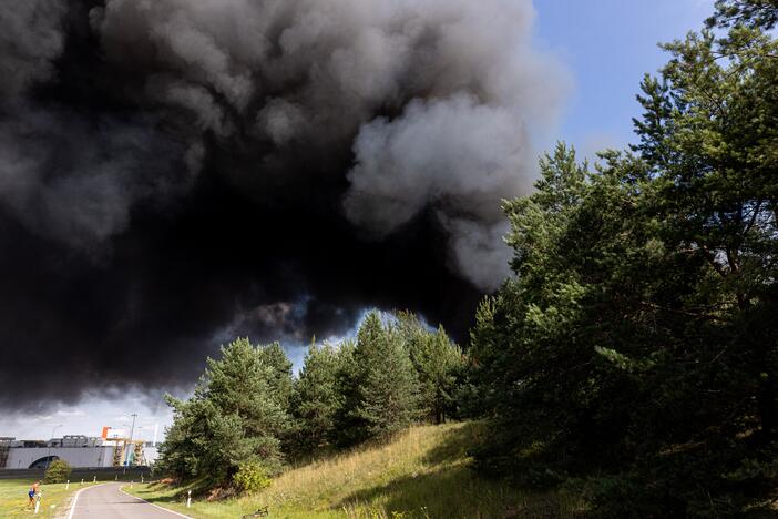 Didžiulis gaisras įmonėje „Ecoservice“