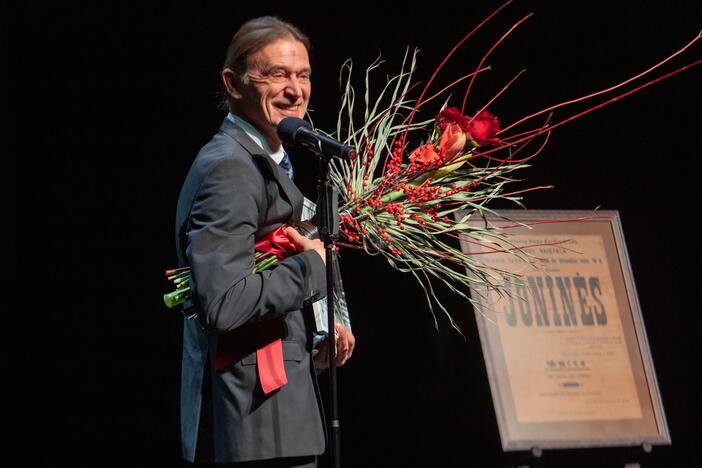 Nacionaliniame Kauno dramos teatre išdalintos „Auksinės teatro rūtos šakelės“