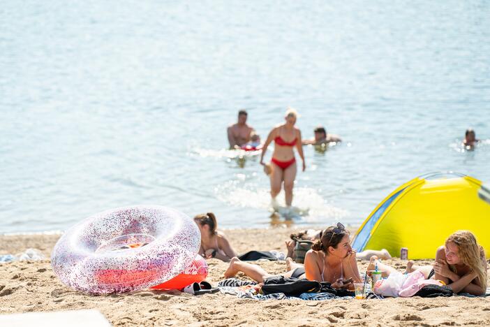 Kauniečių poilsis prie vandens telkinių