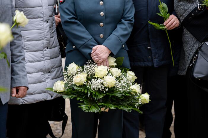 Policijos veteranai prie obelisko pagerbė kolegas