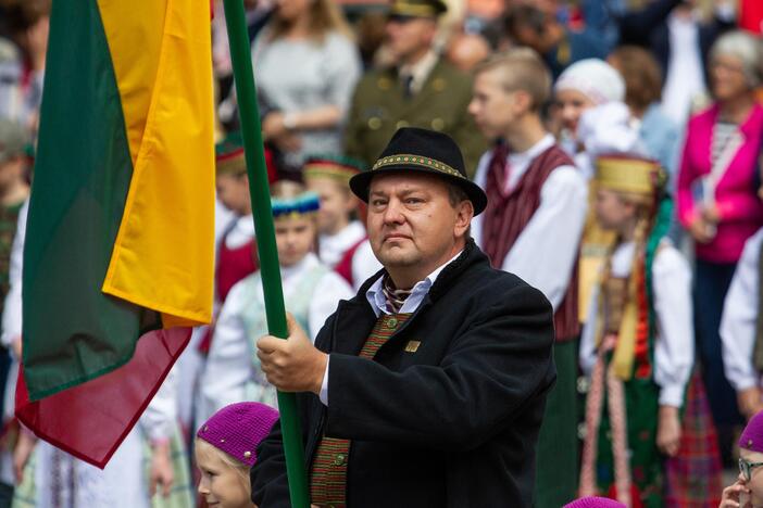 Vėliavų pakėlimo ceremonija S. Daukanto aikštėje