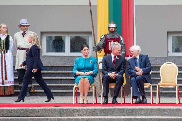 Vėliavų pakėlimo ceremonija S. Daukanto aikštėje