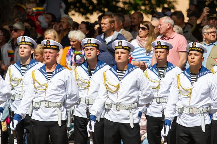 Vėliavų pakėlimo ceremonija S. Daukanto aikštėje