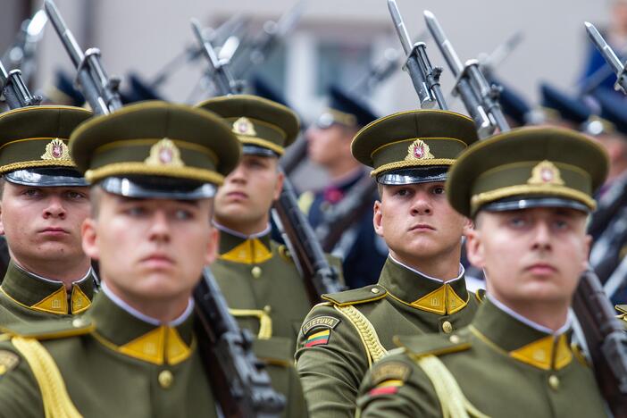 Vėliavų pakėlimo ceremonija S. Daukanto aikštėje