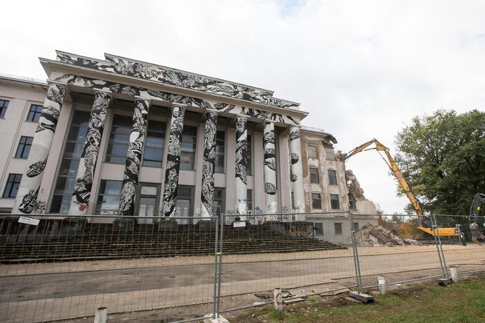 Griaunami sostinės Profsąjungų rūmai