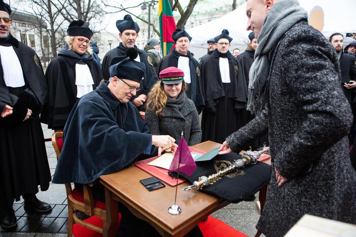 VU akcija: dalijo „Diplomus už Ačių"