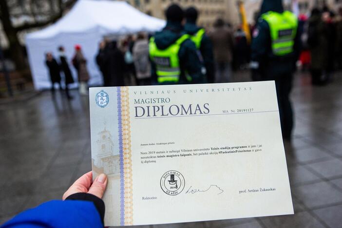 VU akcija: dalijo „Diplomus už Ačių"