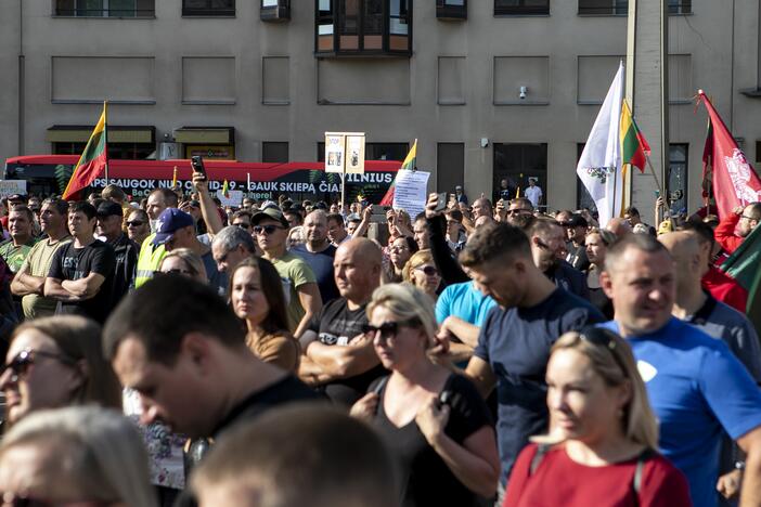 Protestas prie Seimo prieš COVID-19 ribojimus