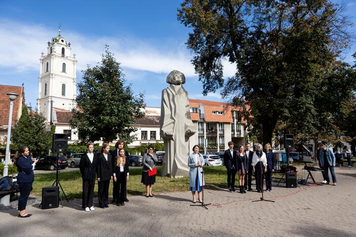 K. Sirvydo skvere atidengta A. Mickevičiaus skulptūra