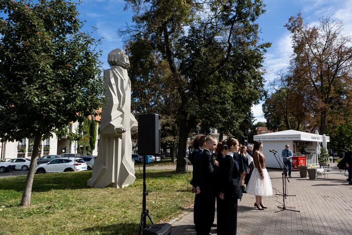 K. Sirvydo skvere atidengta A. Mickevičiaus skulptūra