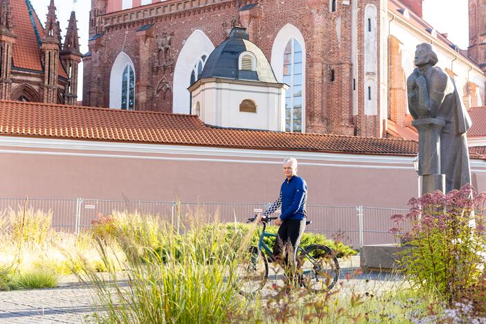 Prezidentas į darbą važiavo dviračiu