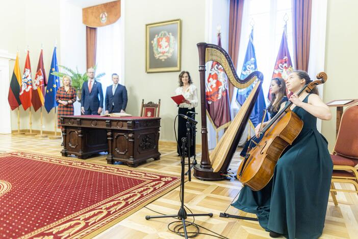 Vilniuje – iškilminga vėliavų pakėlimo ceremonija