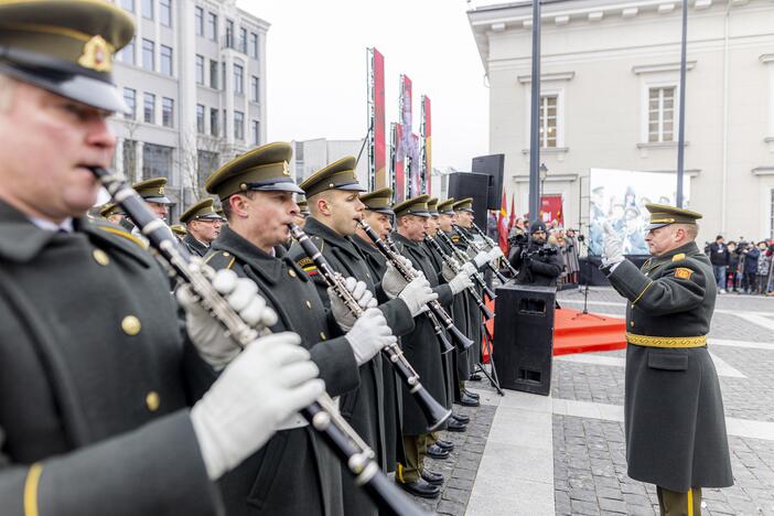 Vilniuje – iškilminga vėliavų pakėlimo ceremonija