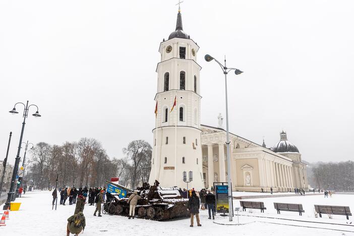 Vilniuje eksponuojamas ukrainiečių sunaikintas rusiškas tankas