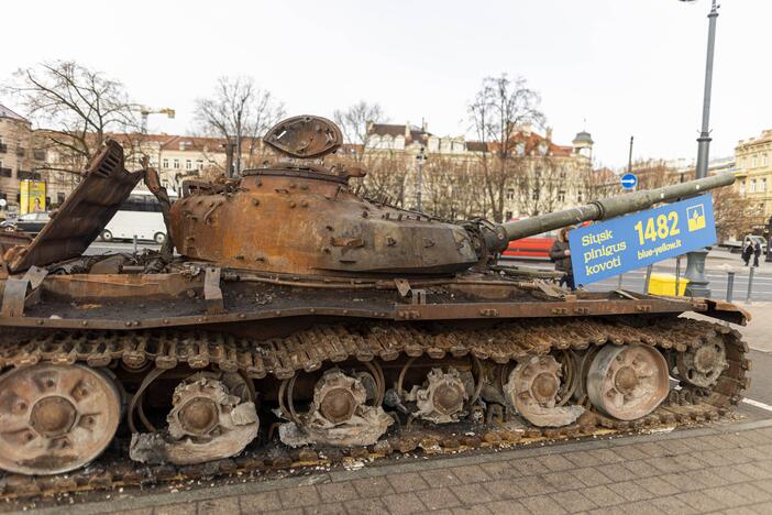 Rusų tanką apipurškė dažais