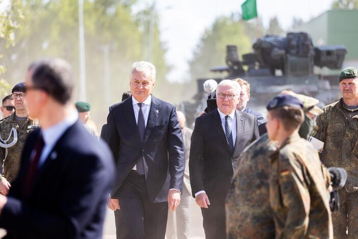 Lietuvos ir Vokietijos prezidentai lankėsi kariniame poligone Pabradėje