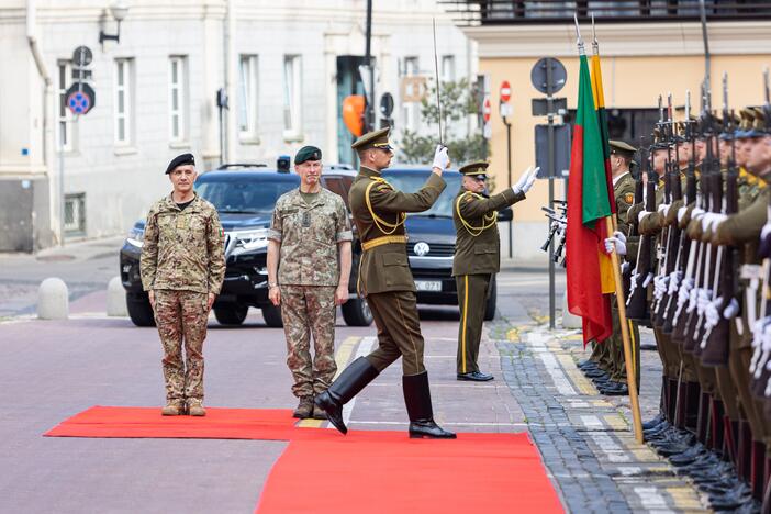 Lietuvoje vieši Portugalijos kariuomenės vadas