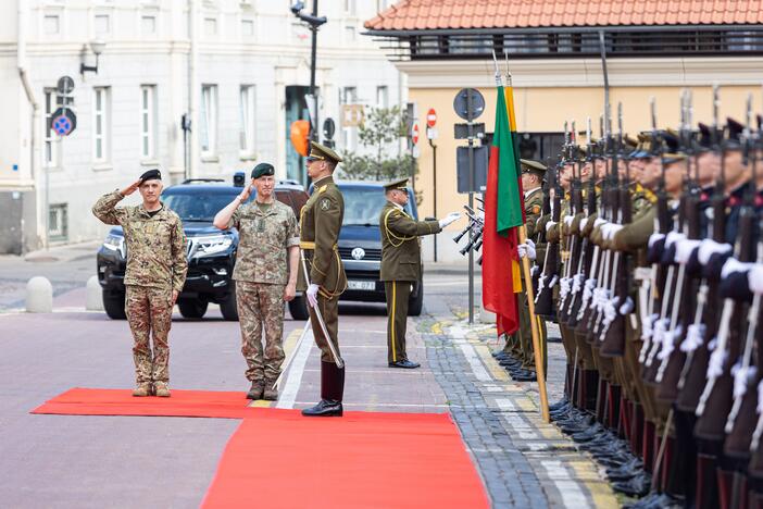 Lietuvoje vieši Portugalijos kariuomenės vadas